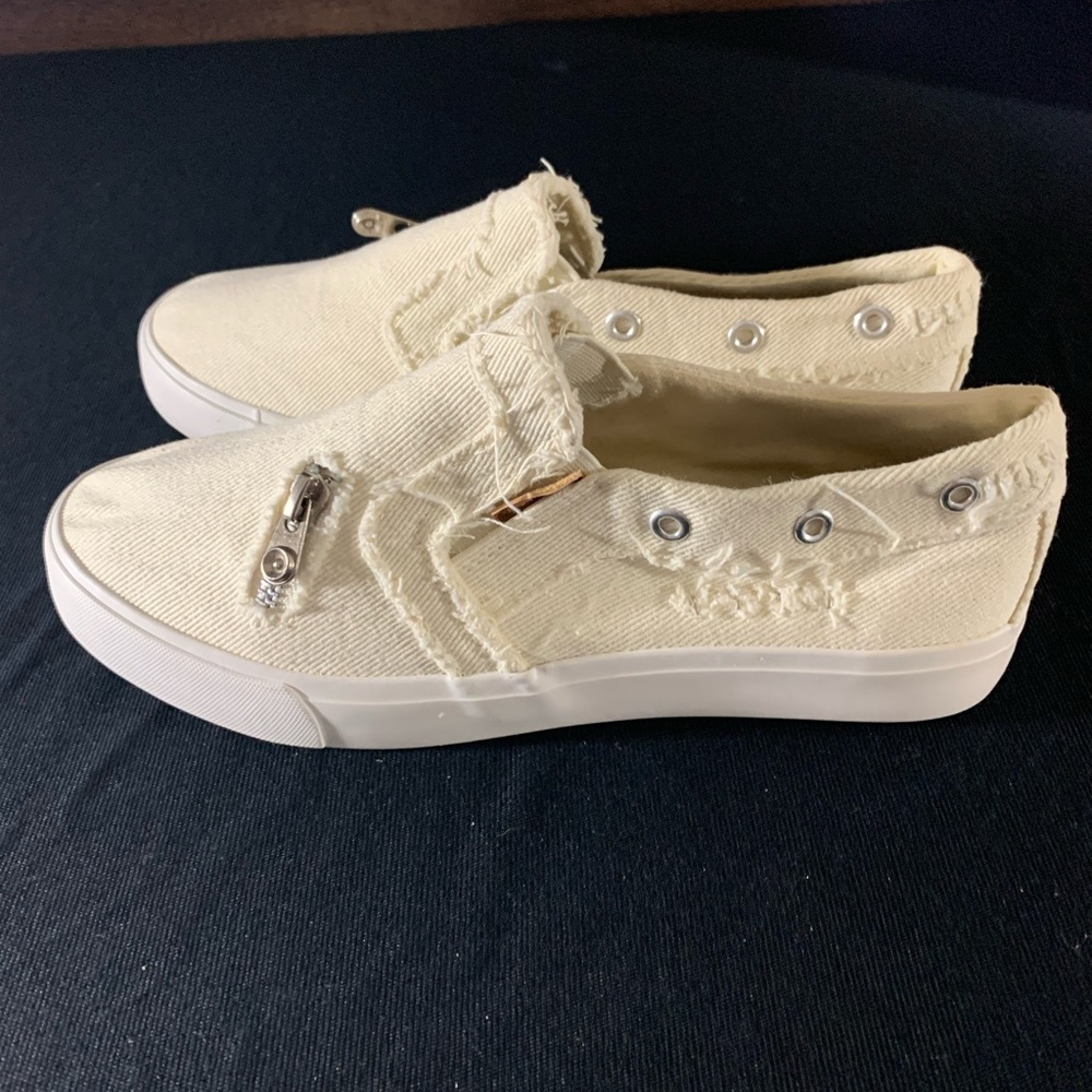 New 9.5 canvas slip on shoes